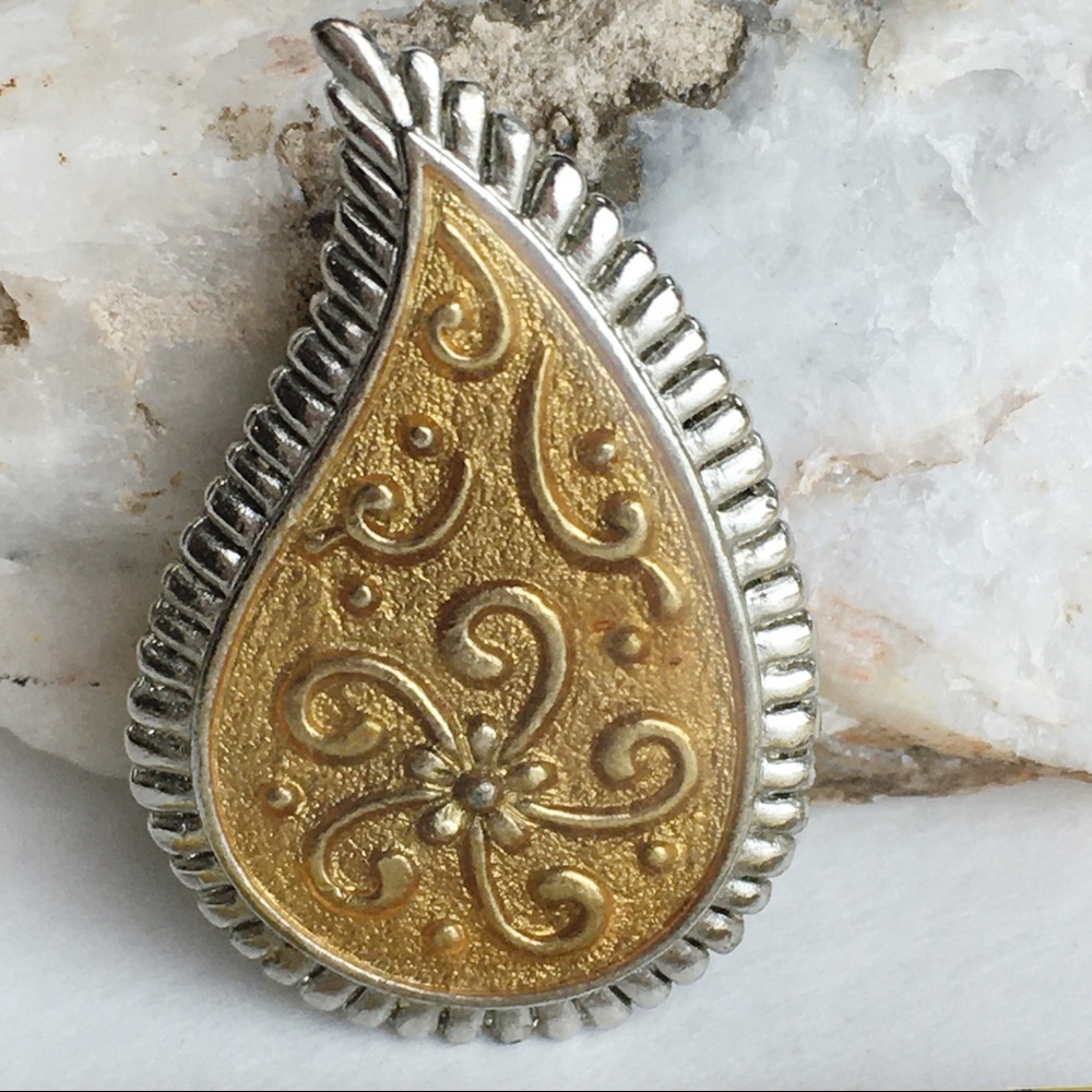 JjSigned Vintage Teardrop gold tone silver brooch